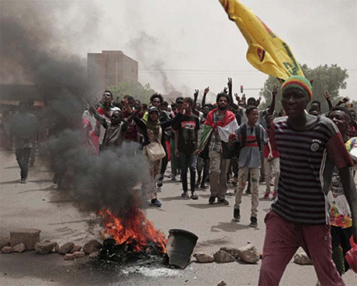 SUDAN VAILENCE : सूडान में हालात चिंताजनक....झड़पों में अब तक 180 की मौत