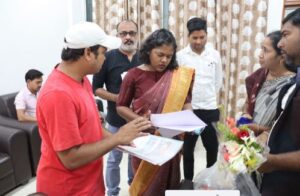 Read more about the article Sakti collector : सक्ती कलेक्टर ने सुनी जनदर्शन के माध्यम से लोगो की समस्याएं