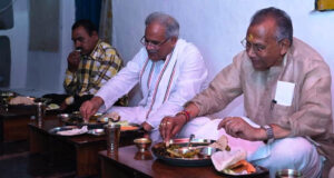 Read more about the article Raipur breaking news today : मुख्यमंत्री ने ग्राम पुरई में संयुक्त परिवार के साथ किया भोजन