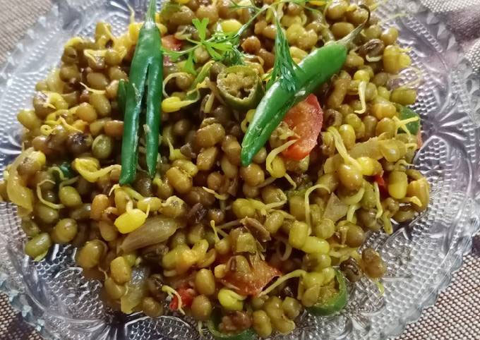 Recipe Moong Dal Chaat : सुबह और शाम के नाश्ते में बनाएं पौष्टिक मूंग दाल की चाट