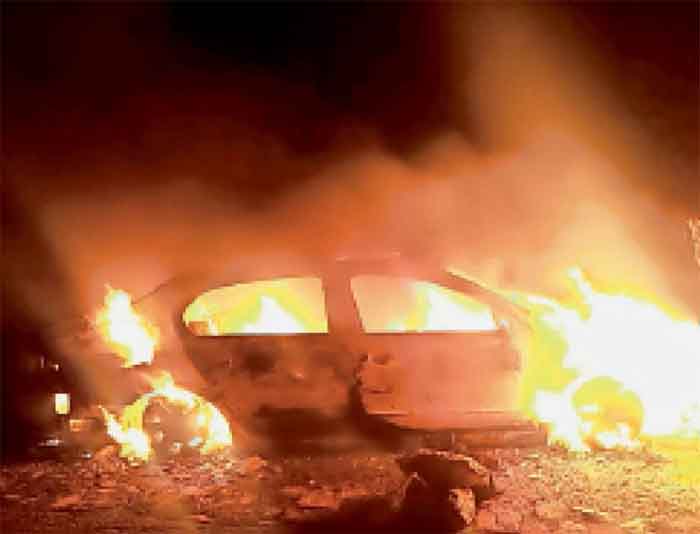 Harda Big News : पेड़ से टकराते ही कार मे लगी भैंकर आग, अंदर बैठे महिला, बच्चे समेत 5 लोग जिंदा जले