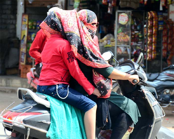 Chhattisgarh Weather : छत्तीसगढ़ में भीषण गर्मी से लोगों का हाल बेहाल