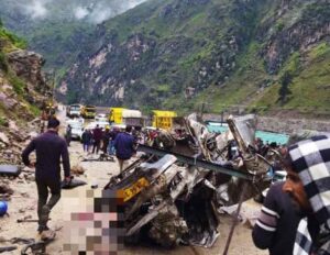 Read more about the article Jammu Kashmir Kishtwar Accident : जम्मू कश्मीर के किश्तवाड़ में दर्दनाक हादसा, खाई में गिरी क्रूजर….7 की मौत