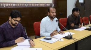 Jagdalpur Collector : नवपदस्थ कलेक्टर  विजय दयाराम  की अध्यक्षता में हुई राजस्व समीक्षा बैठक
