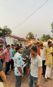 Read more about the article kharora latest news : शराब के विरोध में ग्रामीणों ने पकड़ा शराब माफिया को
