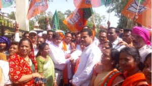 Bhanupratappur latest news पूर्व वनमंडल कार्यालय के सामने भाजपा के नेतृत्व में तेन्दूपत्ता संग्राहको ने किया एक दिवसीय धरना प्रदर्शन
