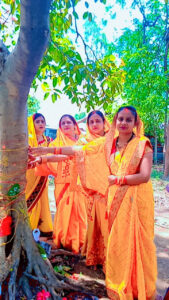 Read more about the article Vat Savitri Vrat : पति की लंबी उम्र के लिए बरगद पेड़ की पूजा अर्चना