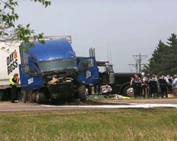 Canada Big Accident News : दिव्यंगो से भारी वाहन को ट्रक ने मारी टक्कर, 15 लोगों की मौत