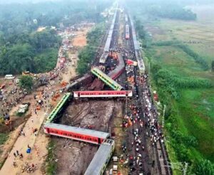 Odisha Big Train Accident : अचानक ट्रेन डगमगाई और लग गया लाशों का अंबार...चश्मदीद