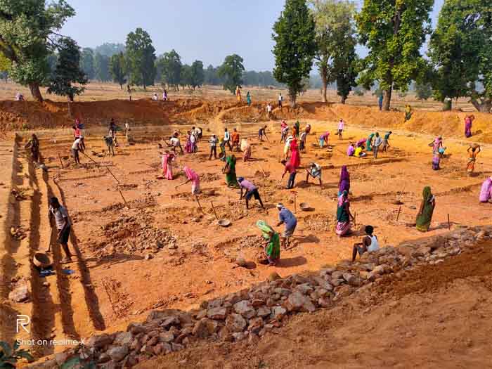 Baikunthpur News : महात्मा गांधी नरेगा में मिट्टी कार्य का प्रतिदिन मूल्यांकन कर 15 जून तक पूर्ण कराएं एजेंसी -सीइओ