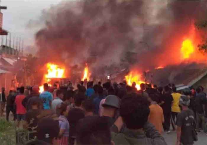 Manipur Violence Update : नफरत की आग में सुलग रहा मणिपुर, 100 से ज्यादा मौतें, 50 हजार लोग बेघर...पढ़े पूरी स्टोरी