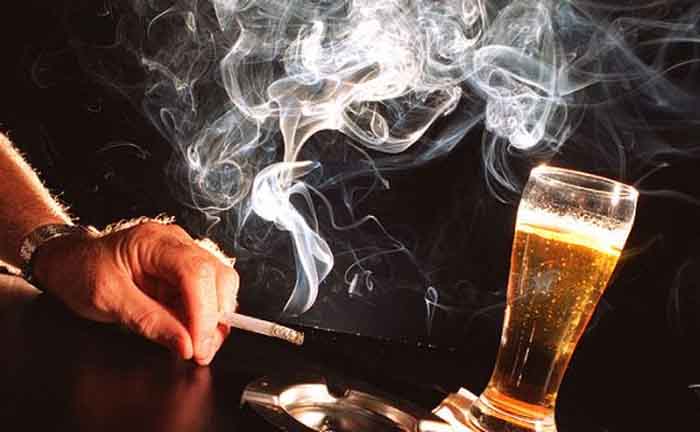 Life Style : सिगरेट और शराब की लत, देर रात तक जागने की है आदत...तो हो जाए सावधान...