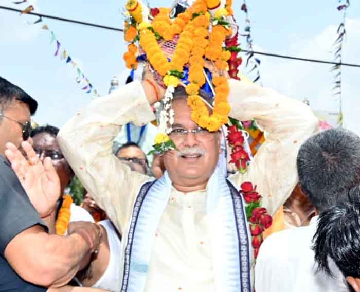 Raipur 20 June 2023 : मुख्यमंत्री भूपेश बघेल ने गायत्री नगर स्थित जगन्नाथ मंदिर में रथयात्रा के शुभारंभ के अवसर पर की पूजा-अर्चना