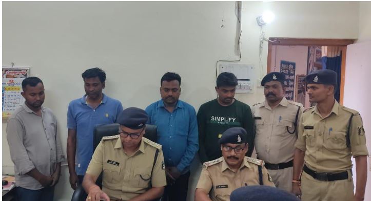 Dhamtari crime news : सरकारी नौकरी लगवाने के नाम पर पांच लाख से ज्यादा की ठगी,चार आरोपी गिरफ्तार