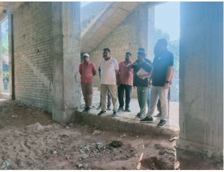 Dhamtari latest news : निर्माणधीन आडिटोरियम का निरीक्षण करने पहुंचे महापौर, इंटीरियर कार्य का टेंडर निकालने दिया निर्देश