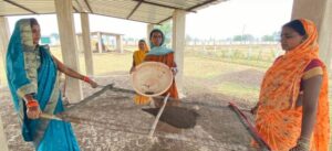 Read more about the article Gothan : गौठान में संचालित आयमूलक गतिविधियों से महिलाएं हो रही हैं आत्मनिर्भर