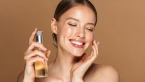 Read more about the article Facial oil : चेहरे पर प्राकृतिक चमक लाने और हाइड्रेट रखने में मदद करता फेशियल ऑयल