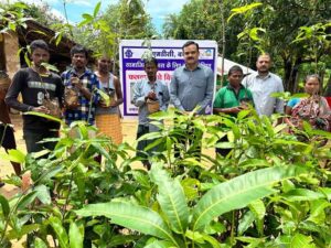 NMDC Bacheli : एनएमडीसी, बचेली ने स्थानीय किसानों की आय वृद्धि हेतु उपलब्ध करवाए फलदार पौधे