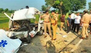 Unnao Uttar Pradesh News : शव लेकर जा रही निजी एंबुलेंस को अज्ञात वाहन ने मारी ठोकर, मृतक की पत्नी समेत 3 बेटियों की मौत