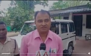 Ambikapur Medical College Hospital : पिकअप ने मारी जोरदार टक्कर 2 युवक हुए घायल मानवता दिखाते हुए एसडीएम उदयपुर ने घायल युवकों को अपने सरकारी वाहन से अम्बिकापुर मेडीकल कॉलेज अस्पताल पहुँचाया।