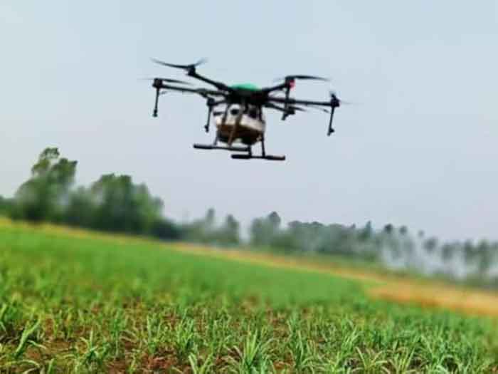 IFFCO Kisan Drone : इफको खरीदने जा रहा 2500 किसान ड्रोन...जाने फसलों क्या मिलेगा फायदा