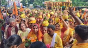 Baloda bazar : सावन के महीने में नर्मदेश्वर महादेव की हो रही स्थापना नगर मे निकली भव्य शोभायात्रा