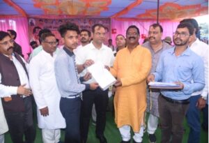  Surguja : दिव्यांगजन सहायता शिविर एवं  स्वामी आत्मानंद स्कूल राजापुर के प्रवेशोत्सव कार्यक्रम में  शामिल हुए कैबिनेट मंत्री अमरजीत भगत
