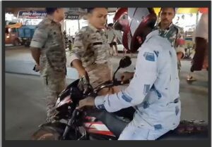 Dantewada Traffic Police यातायात नियमों के उल्लंघन करने वाले वाहन चालकों पर दंतेवाड़ा पुलिस की ताबड़तोड़ कार्यवाही, देखिये Video