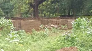 Jagdalpur News : एक साल में भी नहीं बन पाया आंगनबाड़ी भवन….