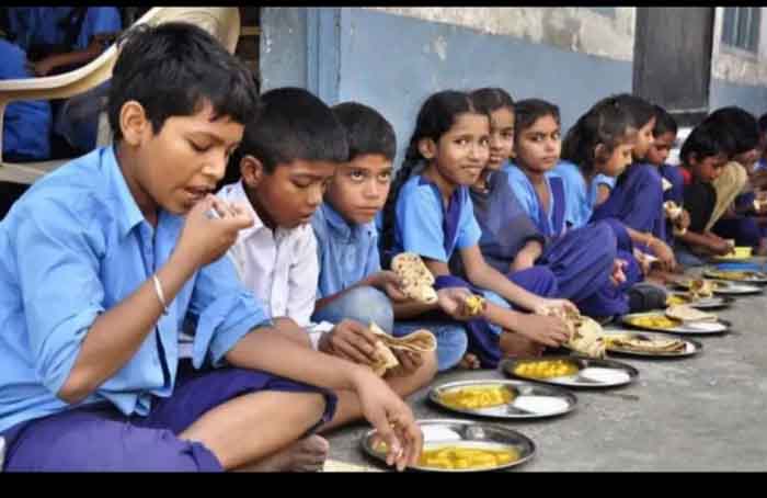 Mid day meal : अब बच्चों को हर दिन मिलेगा स्पेशल खाना, स्कूलों में बदला मिड डे मील का मेन्यू