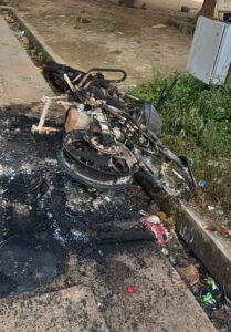 Rajdhani Raipur : राजधानी रायपुर में बदमाशो का आतंक…पिछले 10 दिनो में 12 से ज्यादा दुपहिया वाहनों को किया जा चुका है खाक