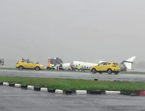 Chartered plane crashes at Mumbai airport, 8 injured