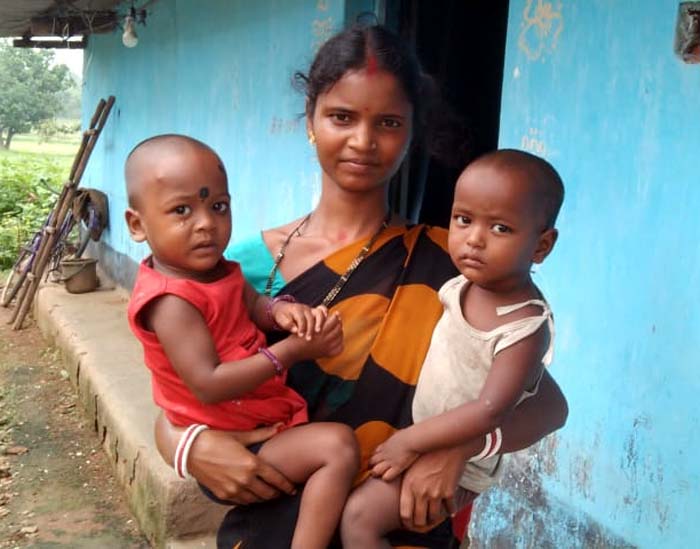 Chhattisgarh Raipur : गंभीर कुपोषित जुड़वा बच्चे हुए सुपोषित : पौष्टिक आहार और विशेष देखभाल से मिली सफलता