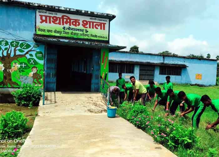 Bijapur News : विद्यालयों में स्वच्छता श्रमदान कार्यक्रम का अयोजन किया गया।