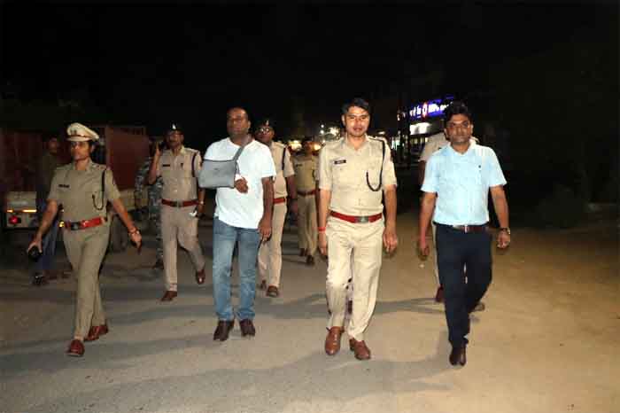 Ambikapur Surguja : जिला प्रशासन एवं सरगुजा पुलिस के नेतृत्व मे लखनपुर थाना क्षेत्र मे सुरक्षा बलों के साथ किया गया फ्लैग मार्च।