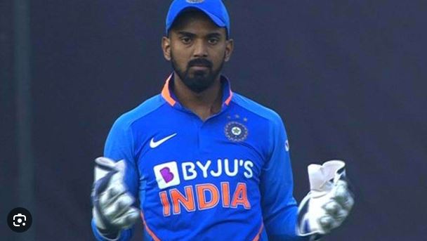 India's wicketkeeper batsman :