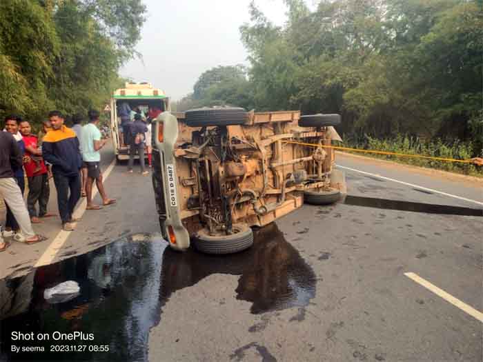 Kondagaon Breaking : बोलेरो और ट्रक की भिड़ंत, 15 लोग हुए घायल...