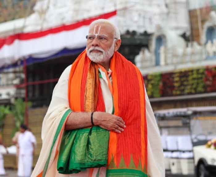 PM Modi Reached Tirupati Balaji temple : तिरुपति बालाजी मंदिर पहुंचे प्रधानमंत्री मोदी, लिया वैदिक आशीर्वाद
