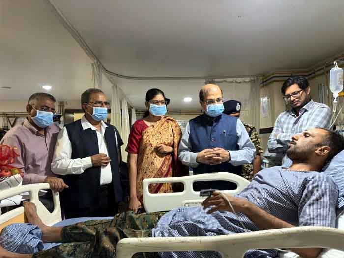 CG Raipur : छत्तीसगढ़ की मुख्य निर्वाचन पदाधिकारी रीना बाबासाहेब कंगाले रायपुर अस्पताल पहुंचकर घायल सुरक्षा बलों के जवानों से की मुलाकात