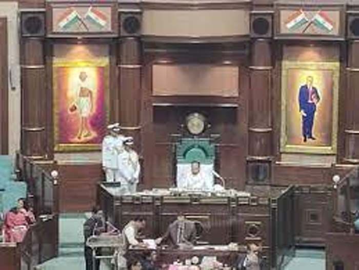 Madhya Pradesh Assembly : सदन से हटाई गई नेहरू की तस्वीर, आसंदी के पीछे नजर आए अंबेडकर