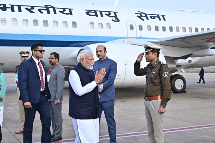 PM Narendra Modi reached Raipur