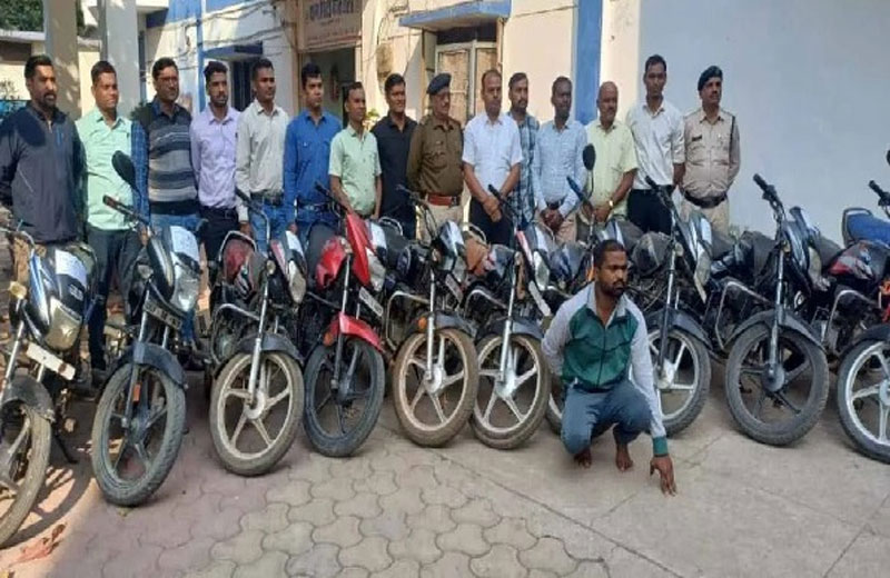 Bike Thief and Police Dhamtari :