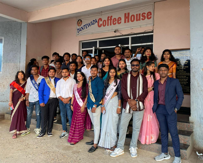 PG College Dantewada : पीजी कालेज दंतेवाड़ा के जूनियर छात्रो ने दी सीनियर छात्राओं को विदायी ‌‌