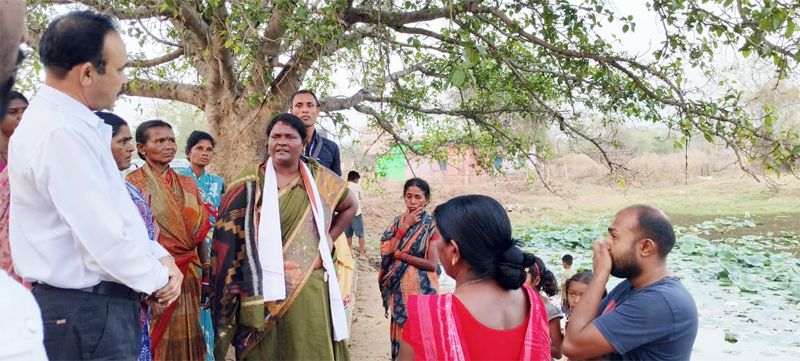 Saraayapaalee News- विधायक चातुरी नंद ने सिंघोड़ा में लगाई जन चौपाल, सुनी समस्या
