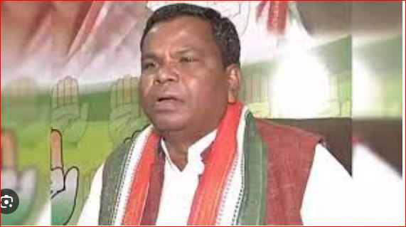 Jagdalpur latest news मजाकिया अंदाज में लखमा ने कहा-  मैं तो बेटा के लिए बहु तलाशने गया था, लेकिन पार्टी ने मुझे ही सौंप दी दुल्हन
