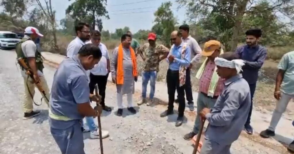 MLA Atami inspected the road work under construction from Dantewada to Kirandul.