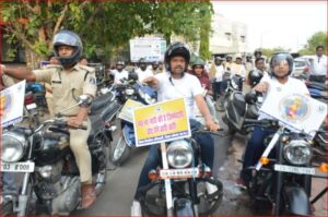 lok sabha general election 2024 कलेक्टर व एसपी ने आम नागरिकों के साथ बाइक चलाकर मतदाताओं को किया जागरूक