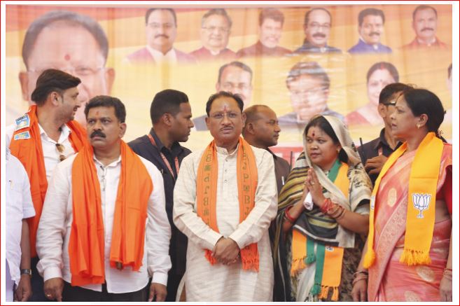 Janjgir Champa Lok Sabha लवन बस स्टैंड में विशाल जनसभा को संबोधित कर कमलेश जांगड़े को विजयी बनाने की अपील : श्याम बाई साहू