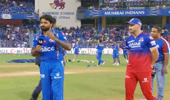 Mumbai Indians मुम्बई इंडियंस ने टॉस जीतकर पहले गेंदबाजी का फैसला किया