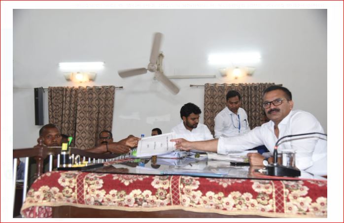 lok sabha election 2024 अंतिम दिन  सरगुजा से 13 प्रत्याशियों ने जमा किए नाम निर्देशन पत्र